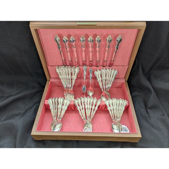 ANTIQUE/VINTAGE WM. ROGERS JULIETTE SILVERPLATE  1953 SVC 8, 50 PIECES! - Picture 2 of 15